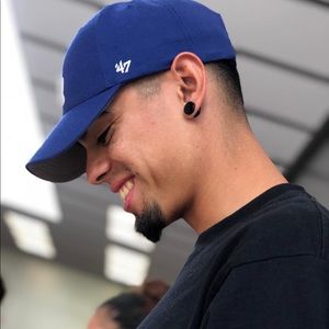 Meet your Posher, Emerzon